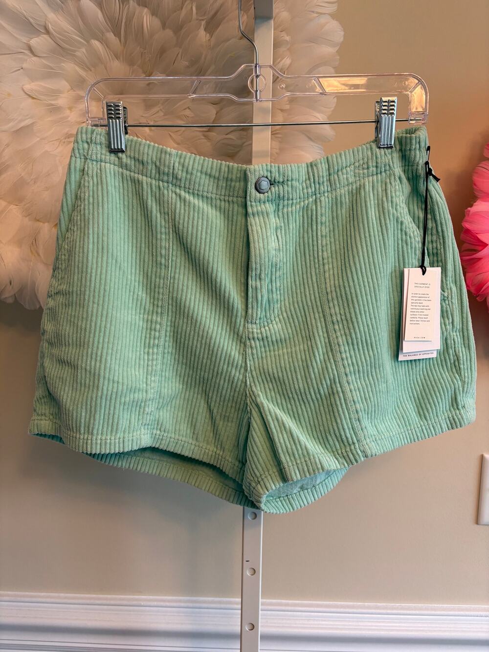 RVCA CORDUROY DAYLIGHT SHORTS SIZE L NWT
